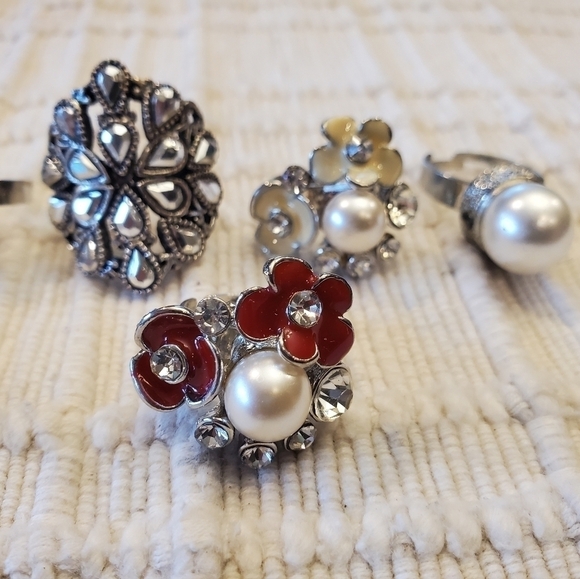 Bundle of jeweled floral art deco faux pearl adjustable rings lot - Picture 3 of 4